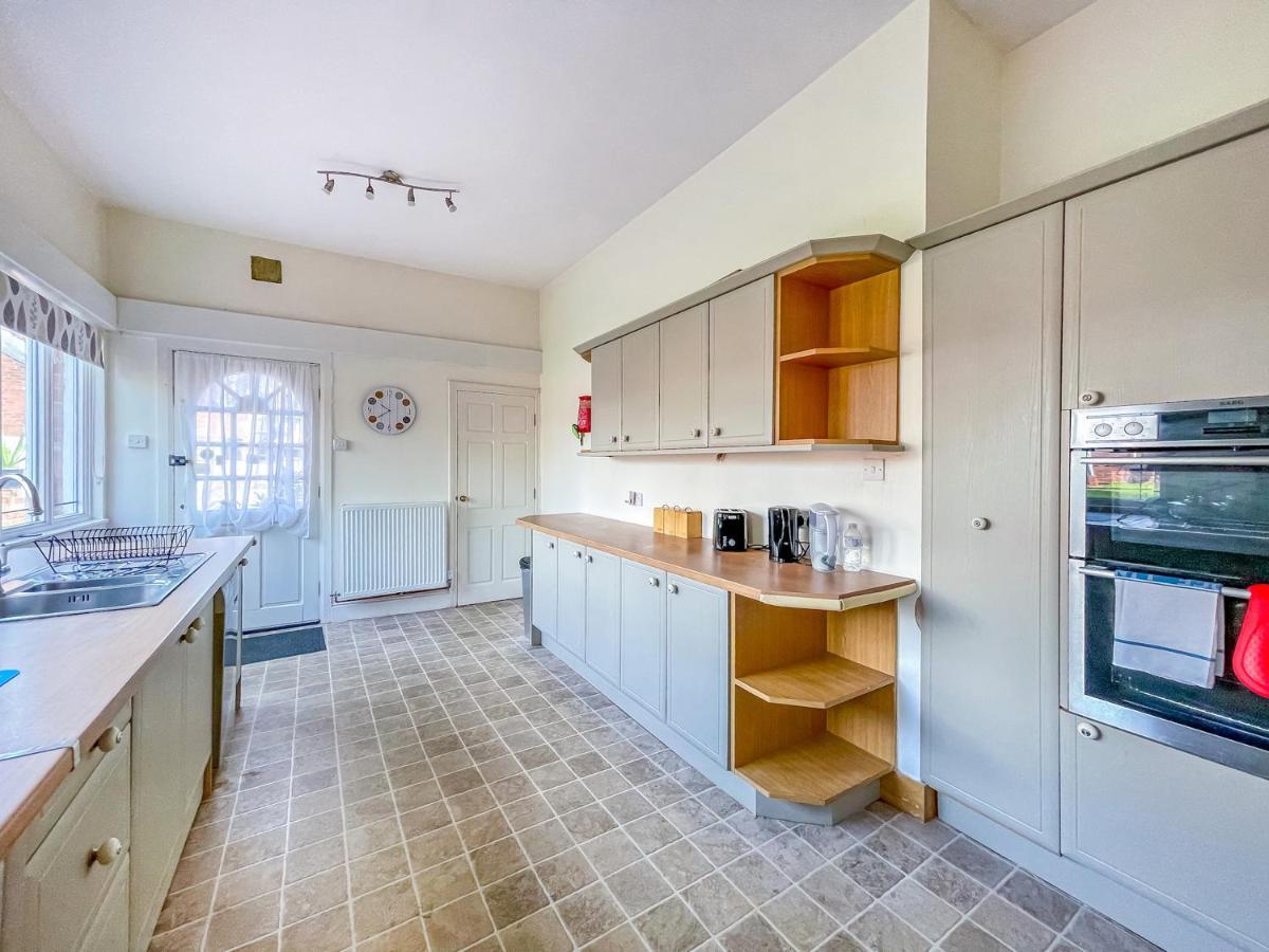 *Rg9Bc* For Your Most Relaxed & Cosy Stay + Free Parking + Free Fast Wifi * Leeds  Exterior photo